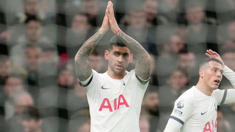 Tottenham&#39;s Cristian Romero, left, celebrates
